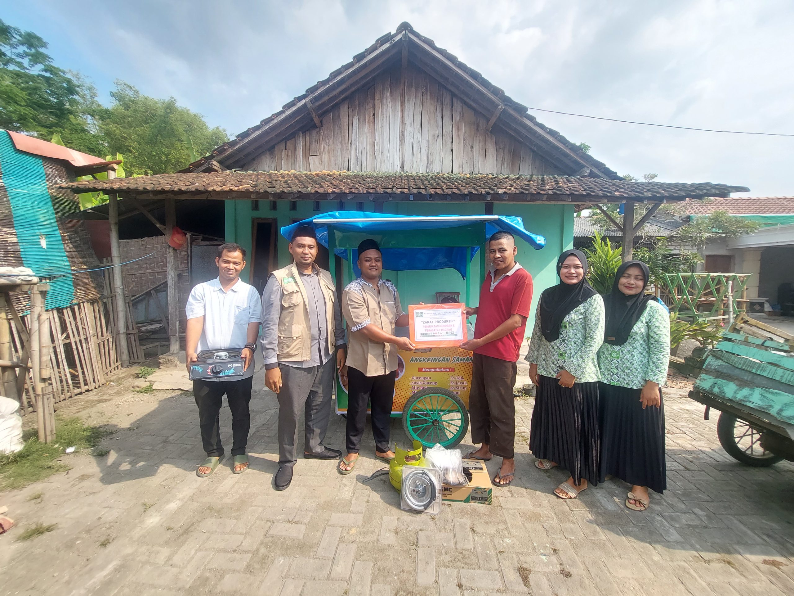 Penyaluran Zakat Produktif Lazisnu Winong untuk Usaha Angkringan di Desa Klecoregonang, Dk. Kletak 2025