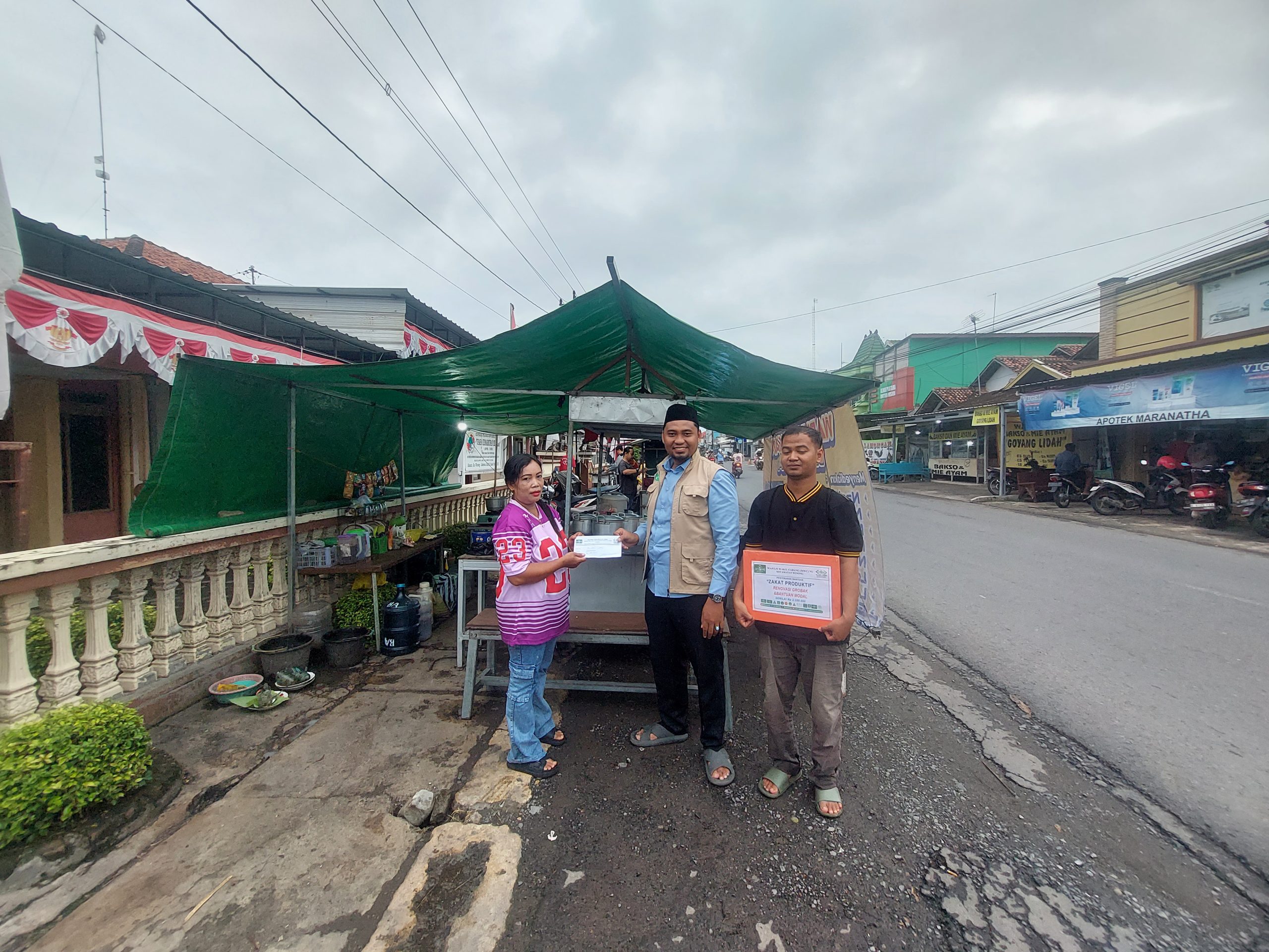 Zakat Produktif Terus Bergerak di tahun 2025 ini: Penerima Manfaat ke-125 Kini Merenovasi Warung Makan Tempat Jualan & Mendapatkan Modal Usaha